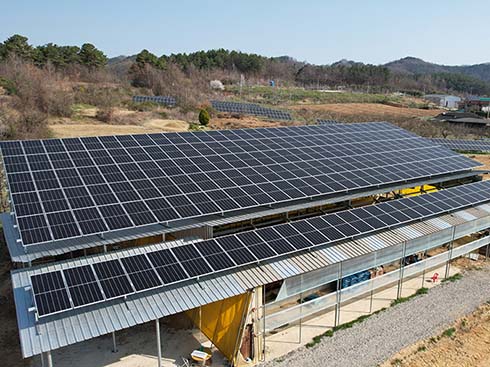 أقواس تركيب الألواح الشمسية من كوريا Sangju للسقف المعدني 89.28kw
