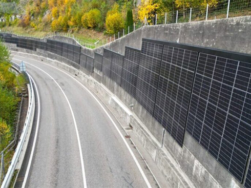 ينشر الكونسورتيوم السويسري نظامًا كهروضوئيًا عموديًا بقدرة 325 كيلووات على الجدران الاستنادية
        