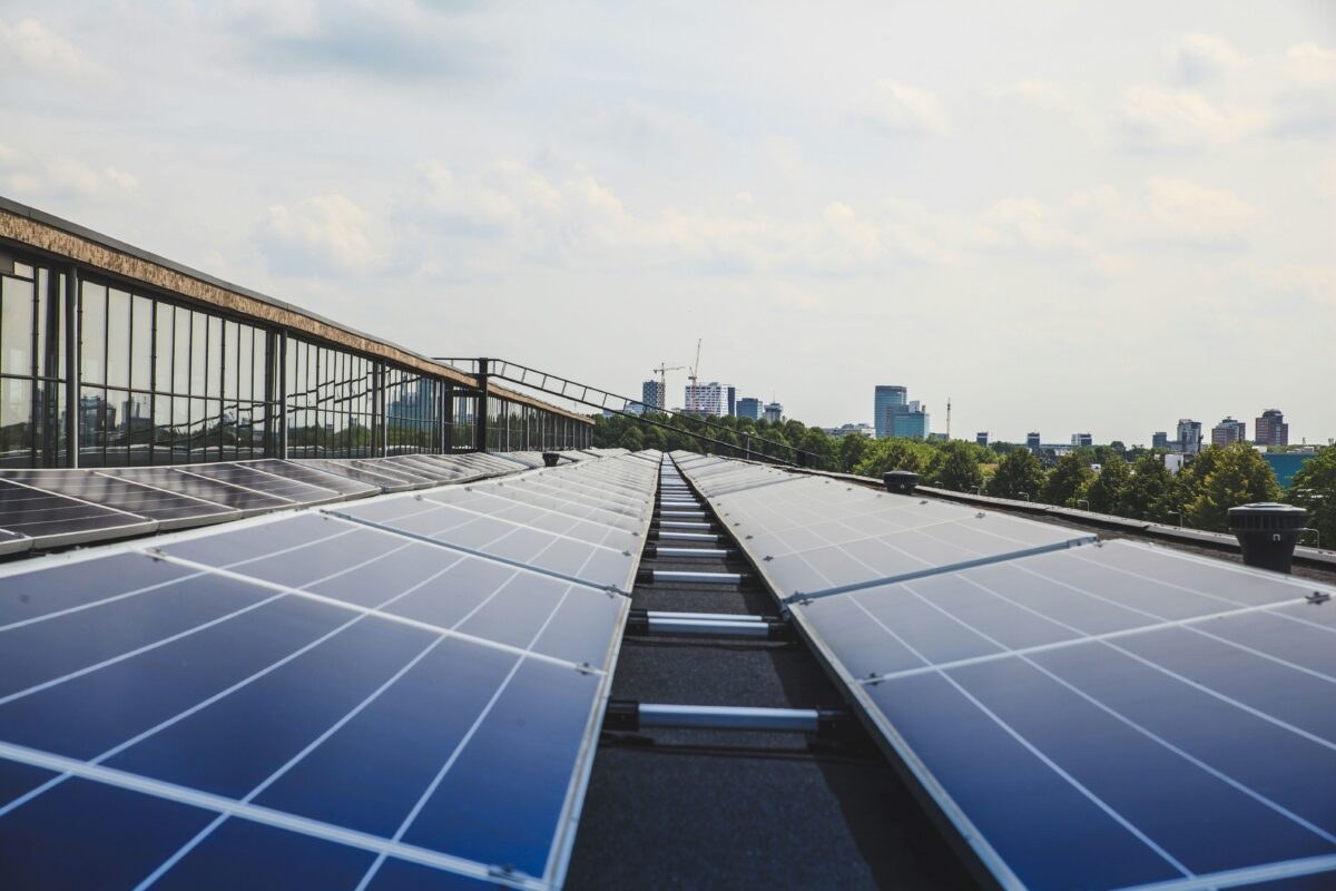 ويتوقع المحللون أن تضيف الولايات المتحدة أكثر من 50 جيجاوات من الطاقة الشمسية في عام 2024
        