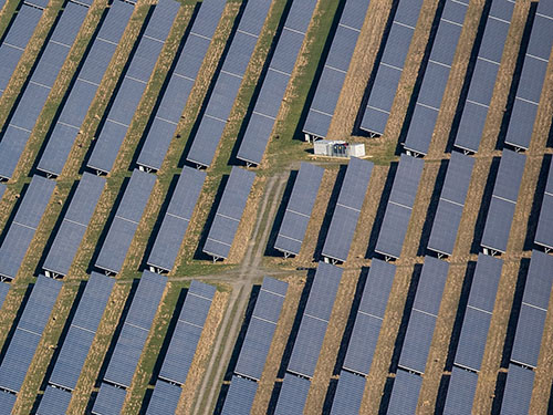 ومن المتوقع أن تصل الطاقة الإنتاجية لوحدات الطاقة الشمسية إلى تيراواط بحلول نهاية عام 2024